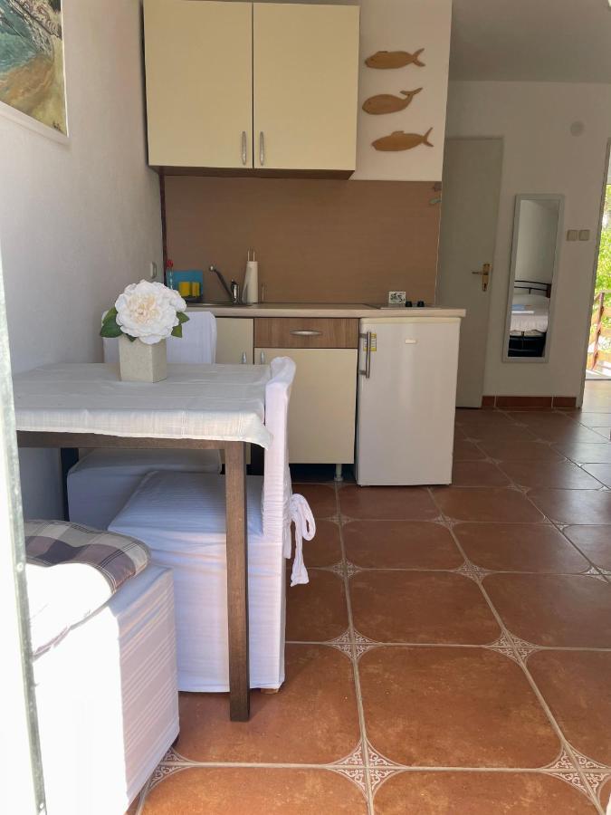 Studio Apartmani Kremic Karlobag Buitenkant foto