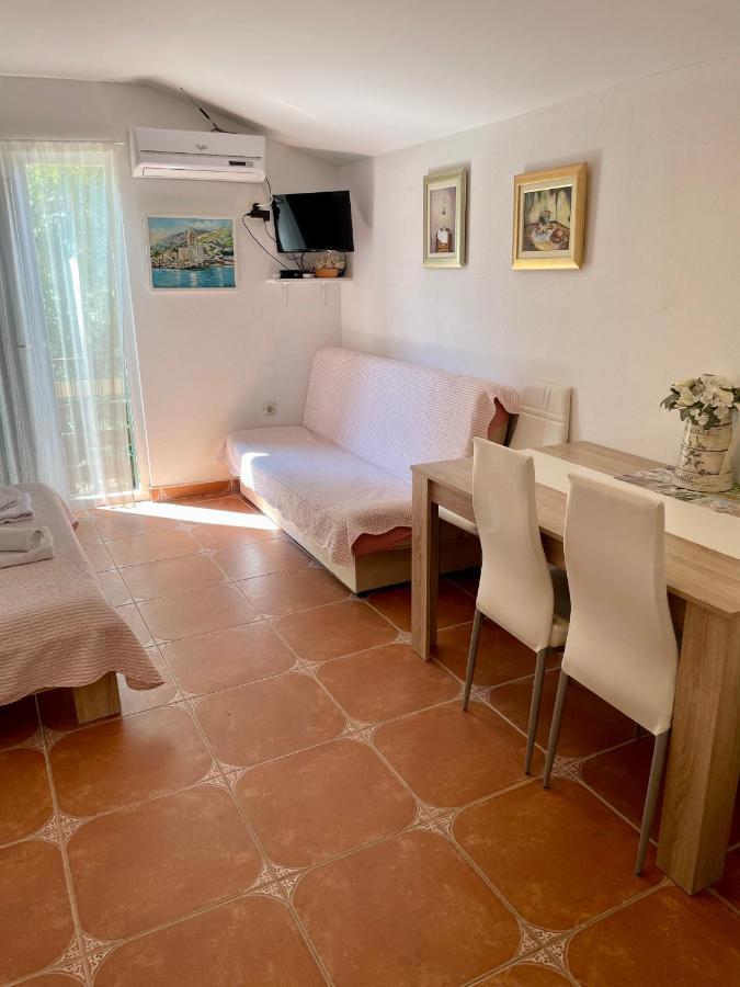Studio Apartmani Kremic Karlobag Buitenkant foto