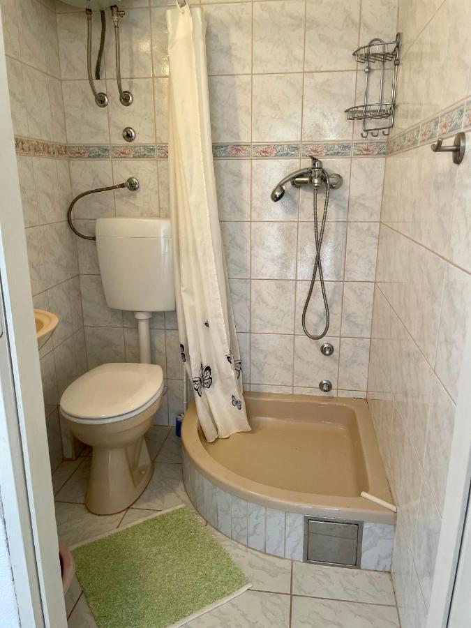 Studio Apartmani Kremic Karlobag Buitenkant foto