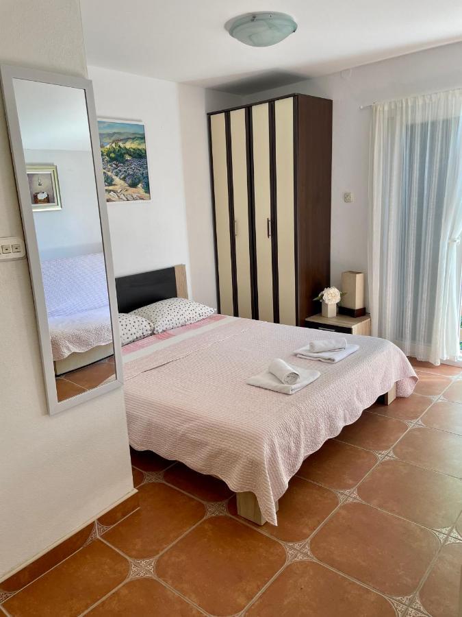 Studio Apartmani Kremic Karlobag Buitenkant foto