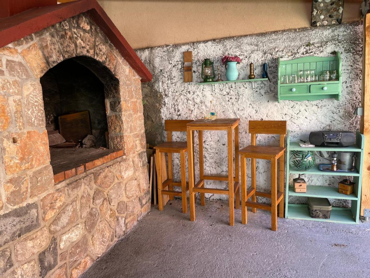Studio Apartmani Kremic Karlobag Buitenkant foto