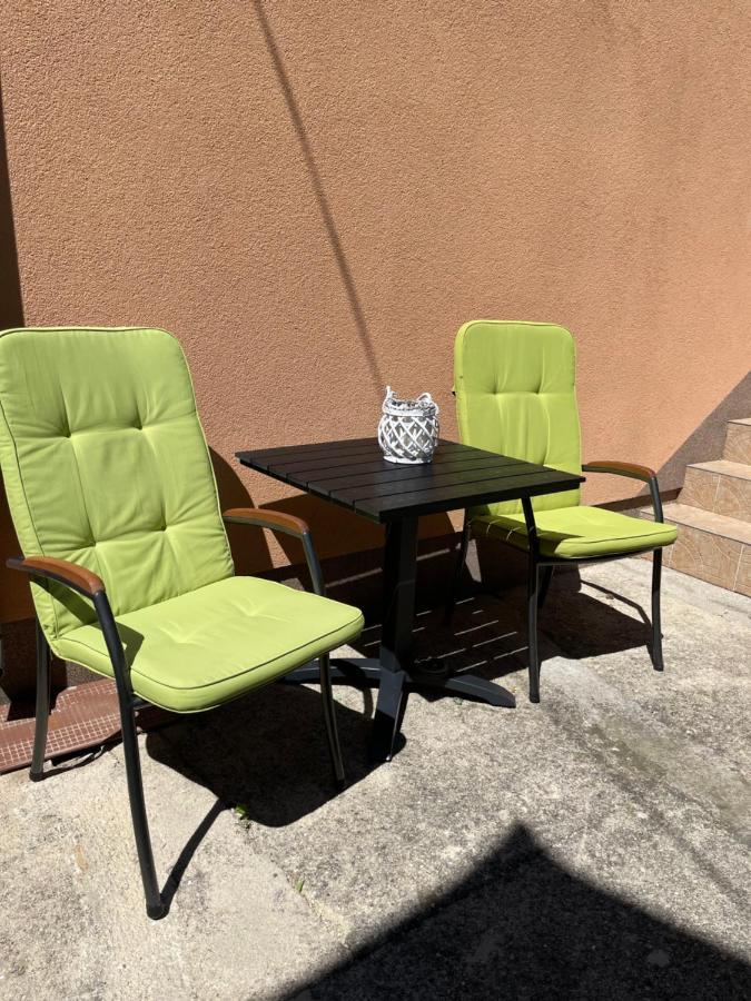 Studio Apartmani Kremic Karlobag Buitenkant foto