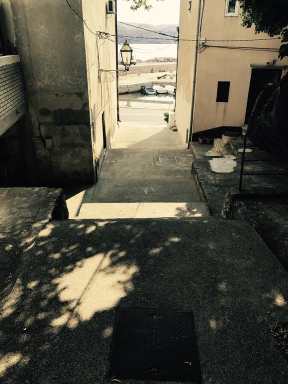 Studio Apartmani Kremic Karlobag Buitenkant foto
